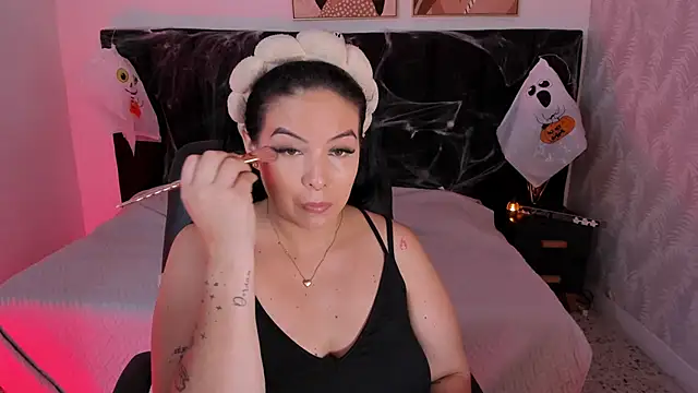 Snapshot of camiladuke7 chatting on 10.28.25 camiladuke7 online show from 10.28.25