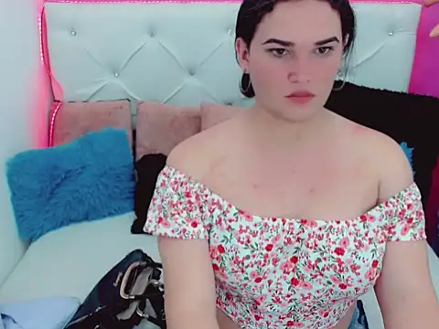 Snapshot of x_daniiela_x chatting on 09.30.25 x daniiela x online show from 09.30.25