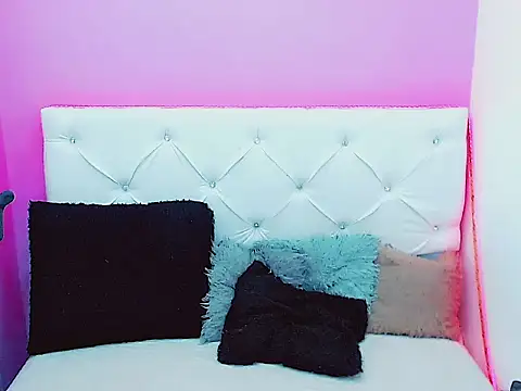 Snapshot of x_daniiela_x chatting on 10.09.25 x daniiela x online show from 10.09.25