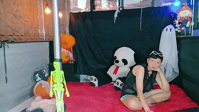 Snapshot of Twindesires chatting on 10.30.25 Twindesires online show from 10.30.25