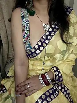 Snapshot of Hey_Jully chatting on 10.10.25 Hey Jully online show from 10.10.25