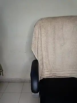 Snapshot of Hey_Jully chatting on 10.11.25 Hey Jully online show from 10.11.25