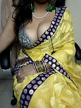 Snapshot of Hey_Jully chatting on 10.29.25 Hey Jully online show from 10.29.25