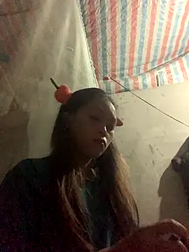 Snapshot of Halyy_xx chatting on 10.10.25 Halyy xx online show from 10.10.25