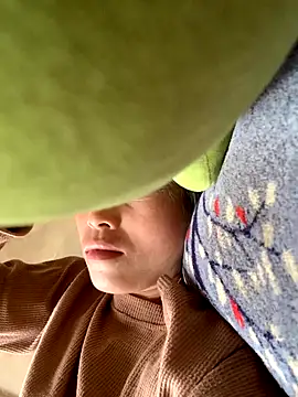 Snapshot of Halyy_xx chatting on 10.28.25 Halyy xx online show from 10.28.25