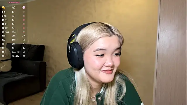 Snapshot of CarolannSide chatting on 10.15.25 CarolannSide online show from 10.15.25