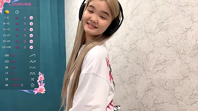 Snapshot of CarolannSide chatting on 10.31.25 CarolannSide online show from 10.31.25