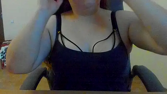 Snapshot of Liza-Mendez chatting on 10.07.25 Liza-Mendez online show from 10.07.25