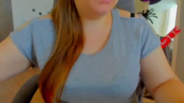 Snapshot of Liza-Mendez chatting on 10.20.25 Liza-Mendez online show from 10.20.25