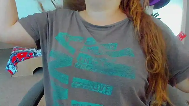 Snapshot of Liza-Mendez chatting on 10.21.25 Liza-Mendez online show from 10.21.25