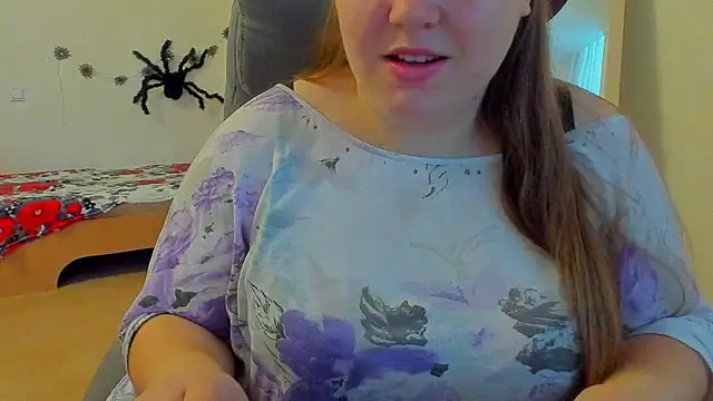 Snapshot of Liza-Mendez chatting on 10.24.25 Liza-Mendez online show from 10.24.25