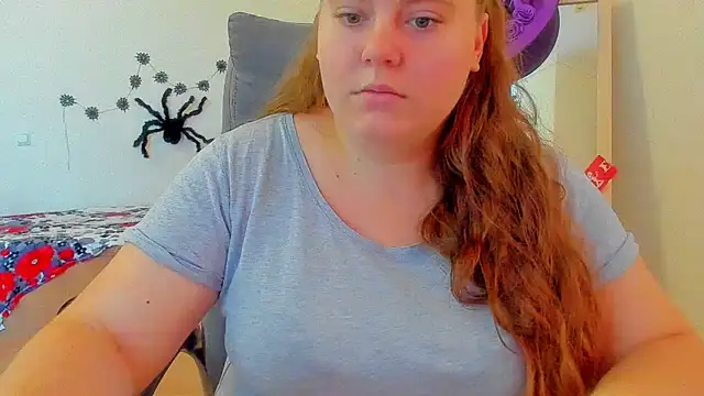 Snapshot of Liza-Mendez chatting on 10.29.25 Liza-Mendez online show from 10.29.25