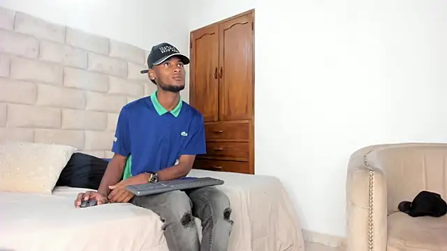 Snapshot of BennBrown chatting on 10.13.25 BennBrown online show from 10.13.25