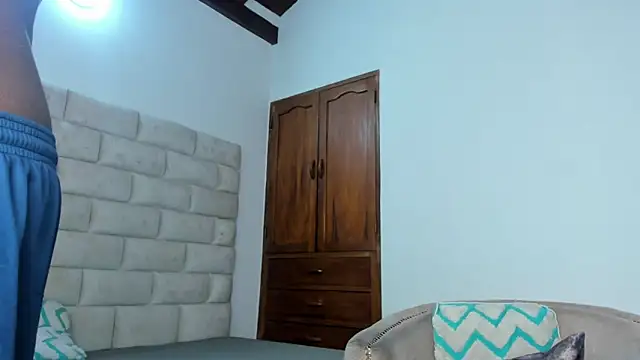 Snapshot of BennBrown chatting on 11.01.25 BennBrown online show from 11.01.25