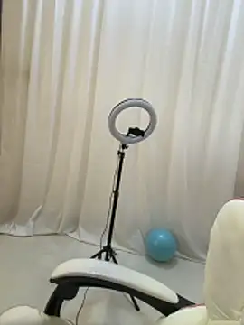 Snapshot of AZ37866 chatting on 05.18.26 AZ37866 online show from 05.18.26