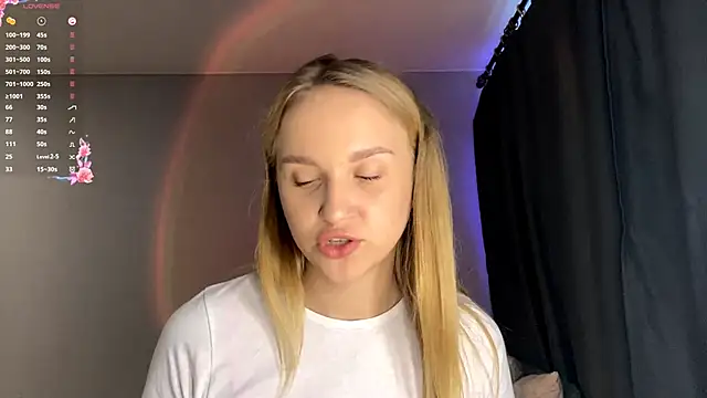 Snapshot of TanekaBoitel chatting on 09.23.25 TanekaBoitel online show from 09.23.25