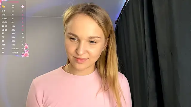 Snapshot of TanekaBoitel chatting on 09.24.25 TanekaBoitel online show from 09.24.25