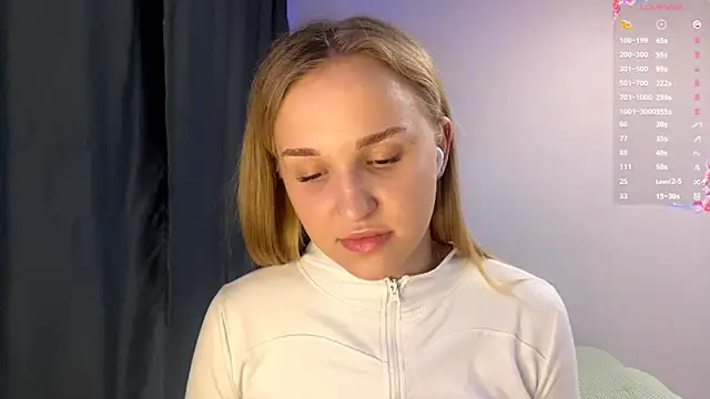 Snapshot of TanekaBoitel chatting on 10.16.25 TanekaBoitel online show from 10.16.25