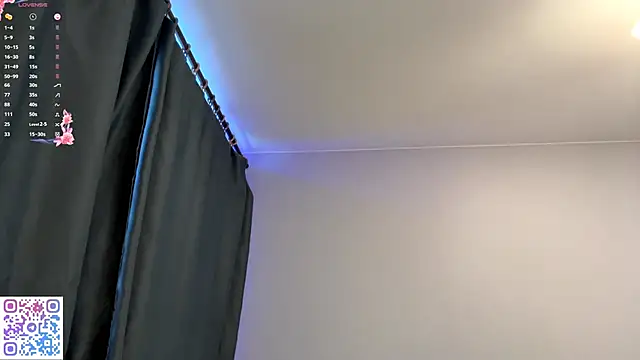 Snapshot of TanekaBoitel chatting on 10.29.25 TanekaBoitel online show from 10.29.25