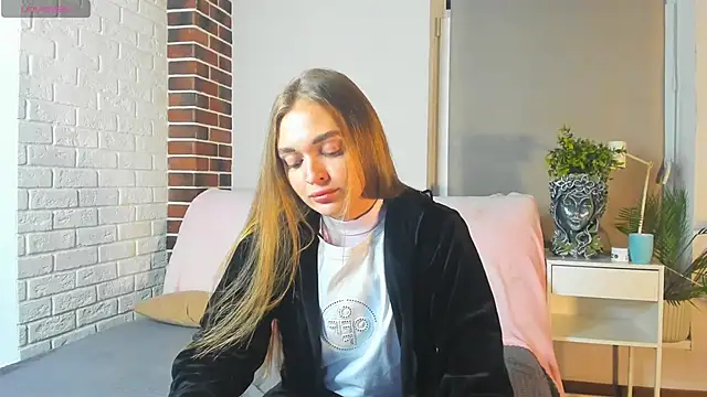 MarryLuz online show from 09.28.25