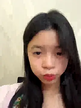 Snapshot of mau15_ chatting on 10.04.25 mau15 online show from 10.04.25