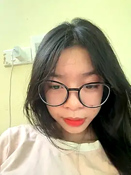 Snapshot of mau15_ chatting on 10.11.25 mau15 online show from 10.11.25