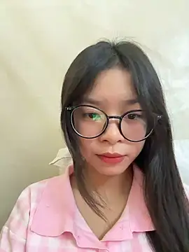 Snapshot of mau15_ chatting on 10.14.25 mau15 online show from 10.14.25