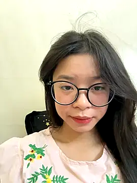 Snapshot of mau15_ chatting on 10.16.25 mau15 online show from 10.16.25