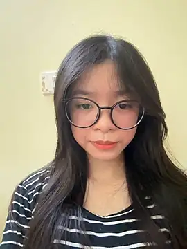 Snapshot of mau15_ chatting on 10.17.25 mau15 online show from 10.17.25