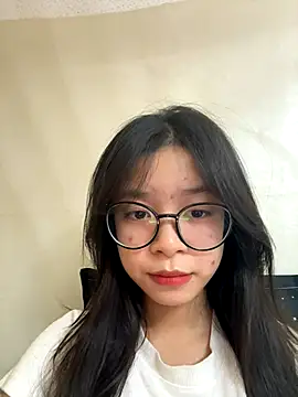 Snapshot of mau15_ chatting on 10.23.25 mau15 online show from 10.23.25