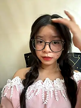 Snapshot of mau15_ chatting on 10.24.25 mau15 online show from 10.24.25