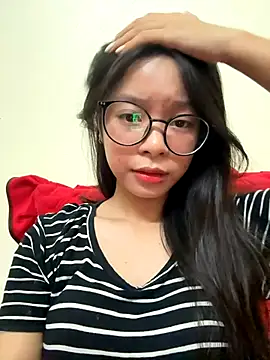 Snapshot of mau15_ chatting on 10.25.25 mau15 online show from 10.25.25