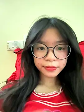 Snapshot of mau15_ chatting on 10.26.25 mau15 online show from 10.26.25