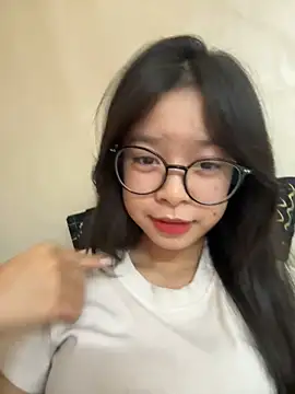 Snapshot of mau15_ chatting on 10.31.25 mau15 online show from 10.31.25