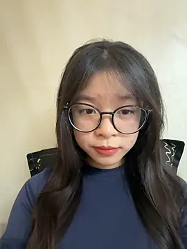 Snapshot of mau15_ chatting on 11.04.25 mau15 online show from 11.04.25