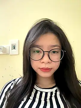 Snapshot of mau15_ chatting on 11.08.25 mau15 online show from 11.08.25