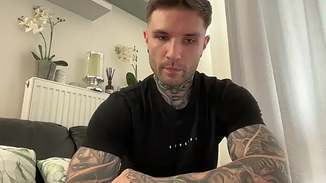 Snapshot of Larsskeet chatting on 09.20.25 Larsskeet online show from 09.20.25