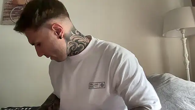 Snapshot of Larsskeet chatting on 09.23.25 Larsskeet online show from 09.23.25