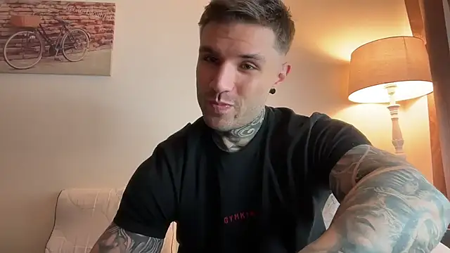 Snapshot of Larsskeet chatting on 10.02.25 Larsskeet online show from 10.02.25