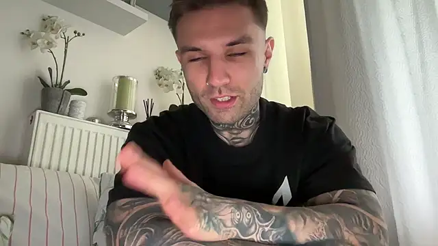 Snapshot of Larsskeet chatting on 10.04.25 Larsskeet online show from 10.04.25