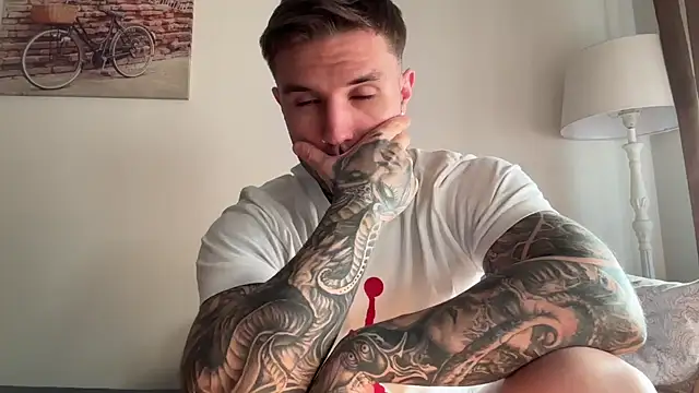 Snapshot of Larsskeet chatting on 10.06.25 Larsskeet online show from 10.06.25