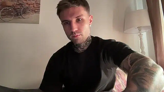 Snapshot of Larsskeet chatting on 10.13.25 Larsskeet online show from 10.13.25