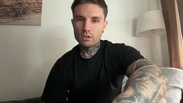 Snapshot of Larsskeet chatting on 10.14.25 Larsskeet online show from 10.14.25