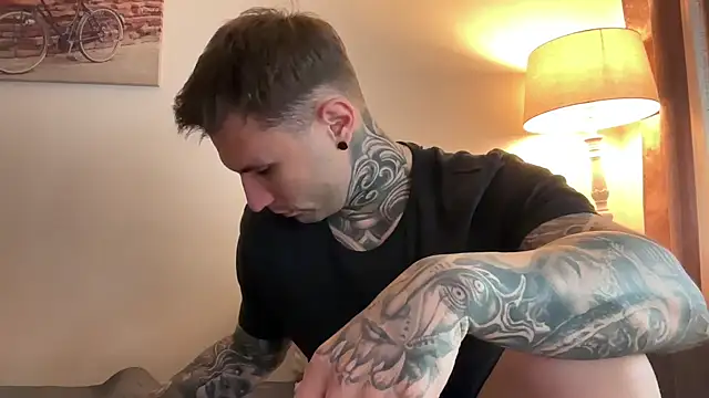 Snapshot of Larsskeet chatting on 10.15.25 Larsskeet online show from 10.15.25