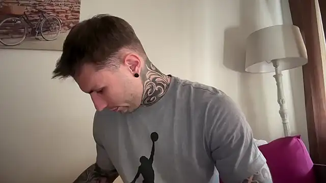 Snapshot of Larsskeet chatting on 10.16.25 Larsskeet online show from 10.16.25