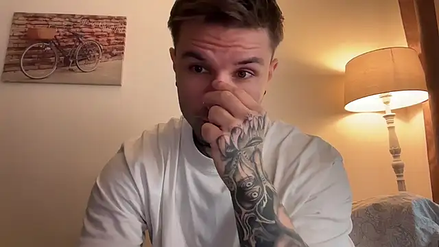 Snapshot of Larsskeet chatting on 10.22.25 Larsskeet online show from 10.22.25