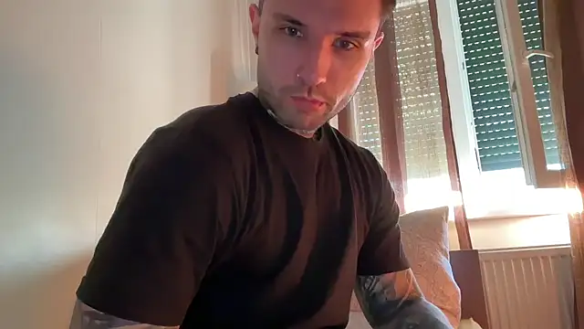 Snapshot of Larsskeet chatting on 10.29.25 Larsskeet online show from 10.29.25