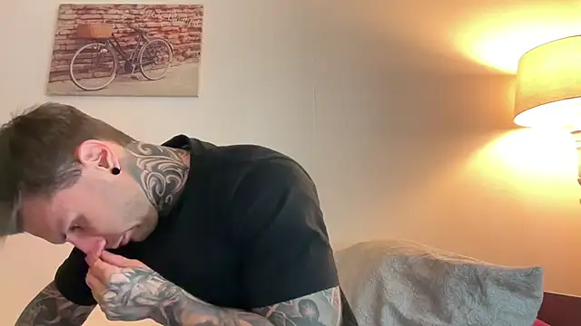 Snapshot of Larsskeet chatting on 11.07.25 Larsskeet online show from 11.07.25