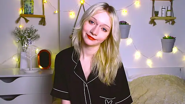 Snapshot of ArcticaRyder chatting on 09.26.25 ArcticaRyder online show from 09.26.25