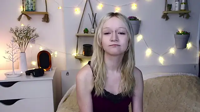 Snapshot of ArcticaRyder chatting on 09.27.25 ArcticaRyder online show from 09.27.25